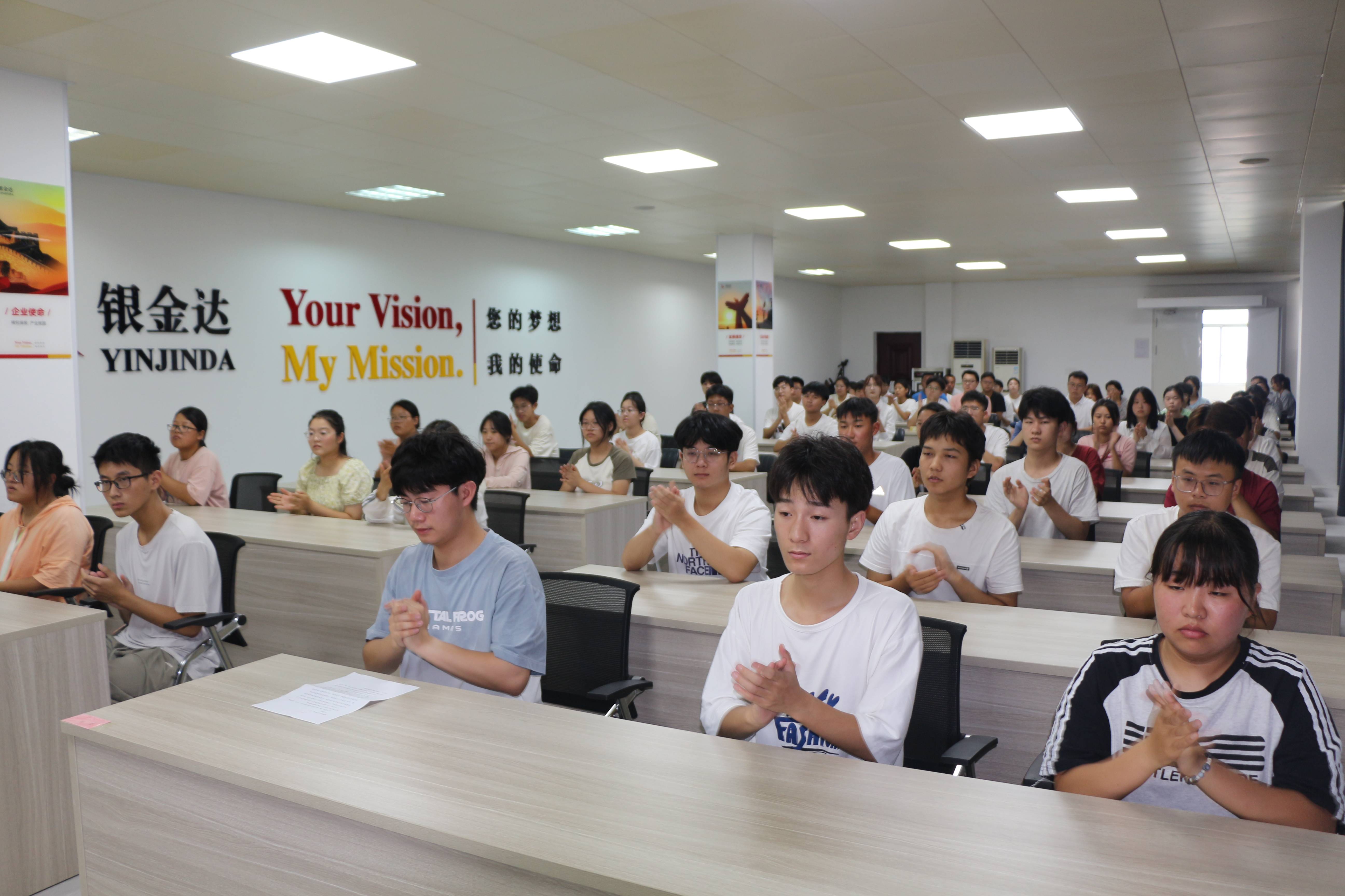 2、68名學子參加會議(1)